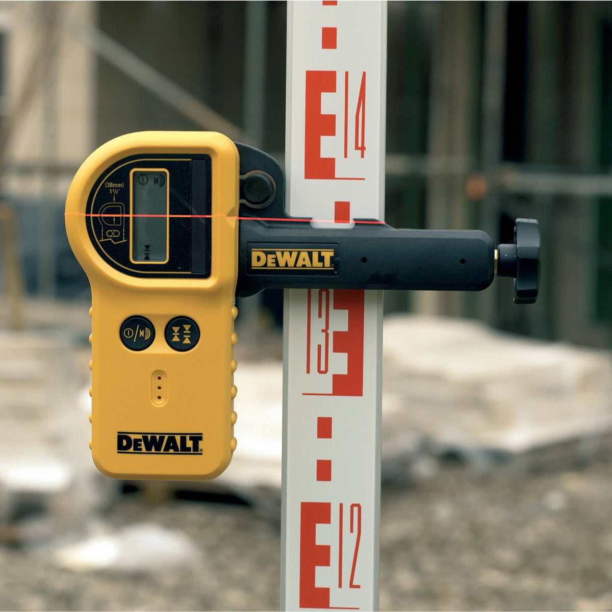 Detector láser digital con pinza DE0772-XJ DeWalt