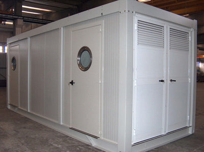 Cabinato tecnico con porta a oblò e griglie di aerazione