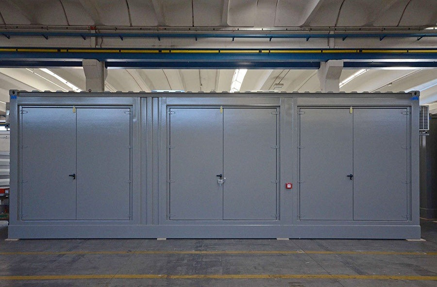 Container per quadri elettrici con tre portelloni a due ante