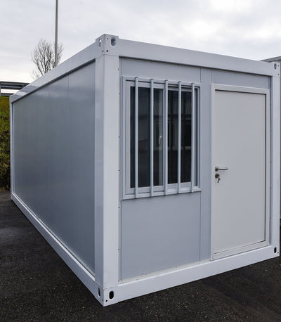 Monoblocco prefabbricato 5,80 x 2,45 m con finestra con grata e porta
