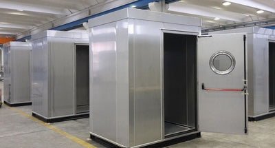 Cabine analisi in acciaio inox con porta a oblò e maniglione antipanico